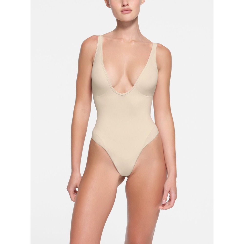 SKIMS NWOT Womens Halter Neck Plunging V-Neck Bodysuit Sand Beige - Size M